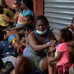 Fotografía de archivo de un grupo de migrantes haitianos que acampan en albergues de la ciudad de Monterrey (México). EFE/ Miguel Sierra