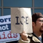 Fotografía de archivo donde se observa una manifestación en rechazo al Servicio de Inmigración y Aduanas (ICE). EFE/Francisco Miraval