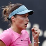 La tenista alemana Tatjana Maria fue registrada este sábado, 8 de abril, al celebrar un punto que le anotó a la británica Francesca Jones, durante una de las semifinales de la Copa Colsanitas, en el Country Club, en Bogotá (Colombia). EFE/Carlos Ortega