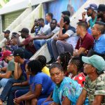 Migrantes centroamericanos esperan para realizar trámites legales en la ciudad de Tapachula, estado de Chiapas (México). Fotografía de archivo. EFE/Juan Manuel Blanco