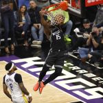 El base de los Sacramento Kings Davion Mitchell (D) en el juego 2 de la serie entre Sacramento Kings y Golden State Warriors, este 17 de abril de 2023. EFE/EPA/John G. Mabanglo