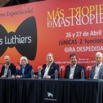 De izq. a der. Los integrantes del grupo humorístico-musical argentino Les Luthiers, Martín O'Connor, Tomas Mayer-Wolf, Carlos López Puccio, Roberto Antier, Horacio Turano y Jorge Maronna, durante una conferencia de prensa en el Auditorio Nacional hoy, en Ciudad de México (México). EFE/Isaac Esquivel