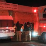 Rescatistas son vistos durante el incendio en las instalaciones del Instituto Nacional de Migración (INM) en el que fallecieron 40 migrantes en Ciudad Juárez, Chihuahua (México). Fotografía de archivo. EFE/Luis Torres