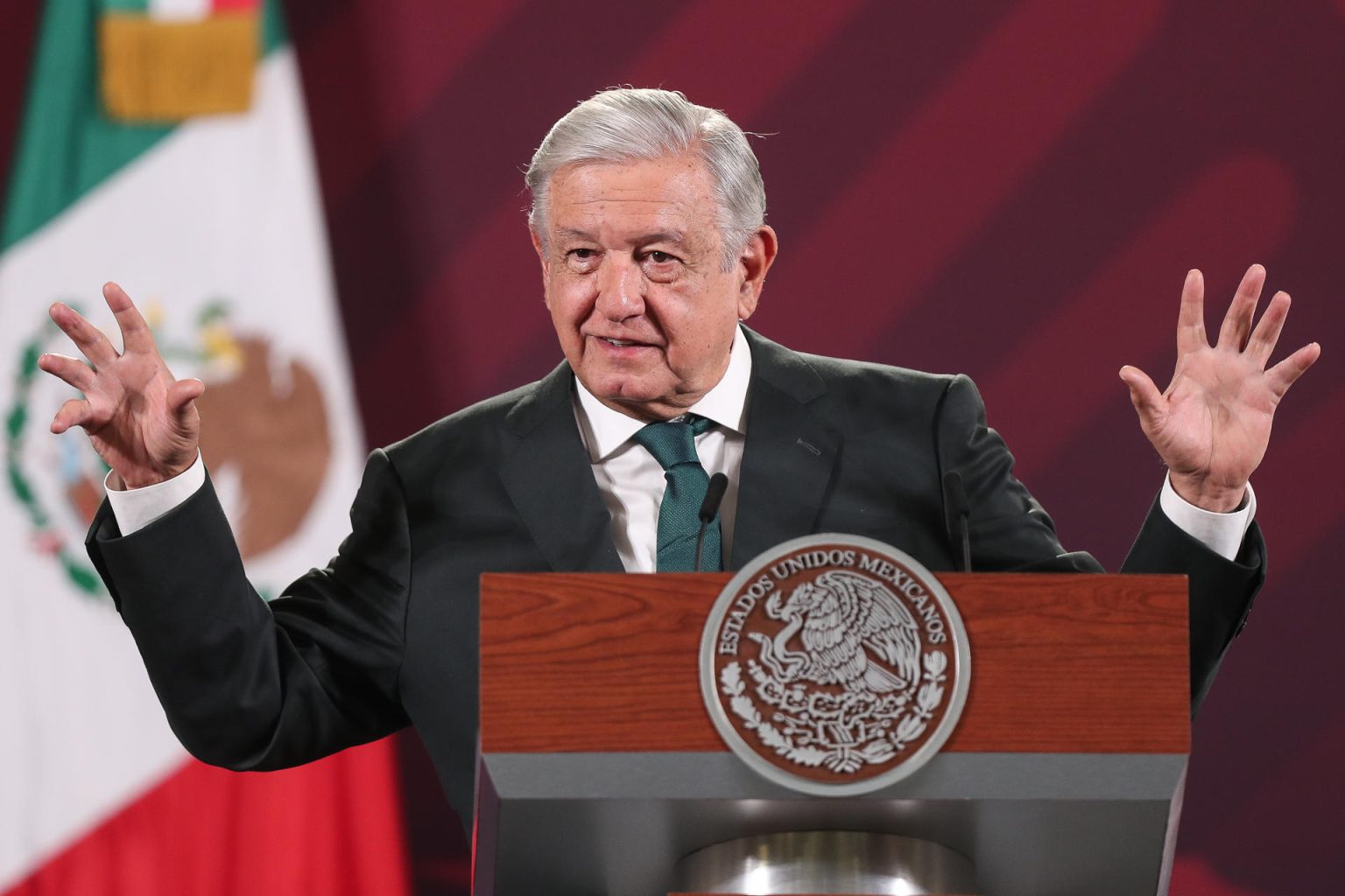 El presidente mexicano, Andrés Manuel López Obrador, habla durante una rueda de prensa en el Palacio Nacional, hoy en la Ciudad de México. (México). EFE/ Isaac Esquivel