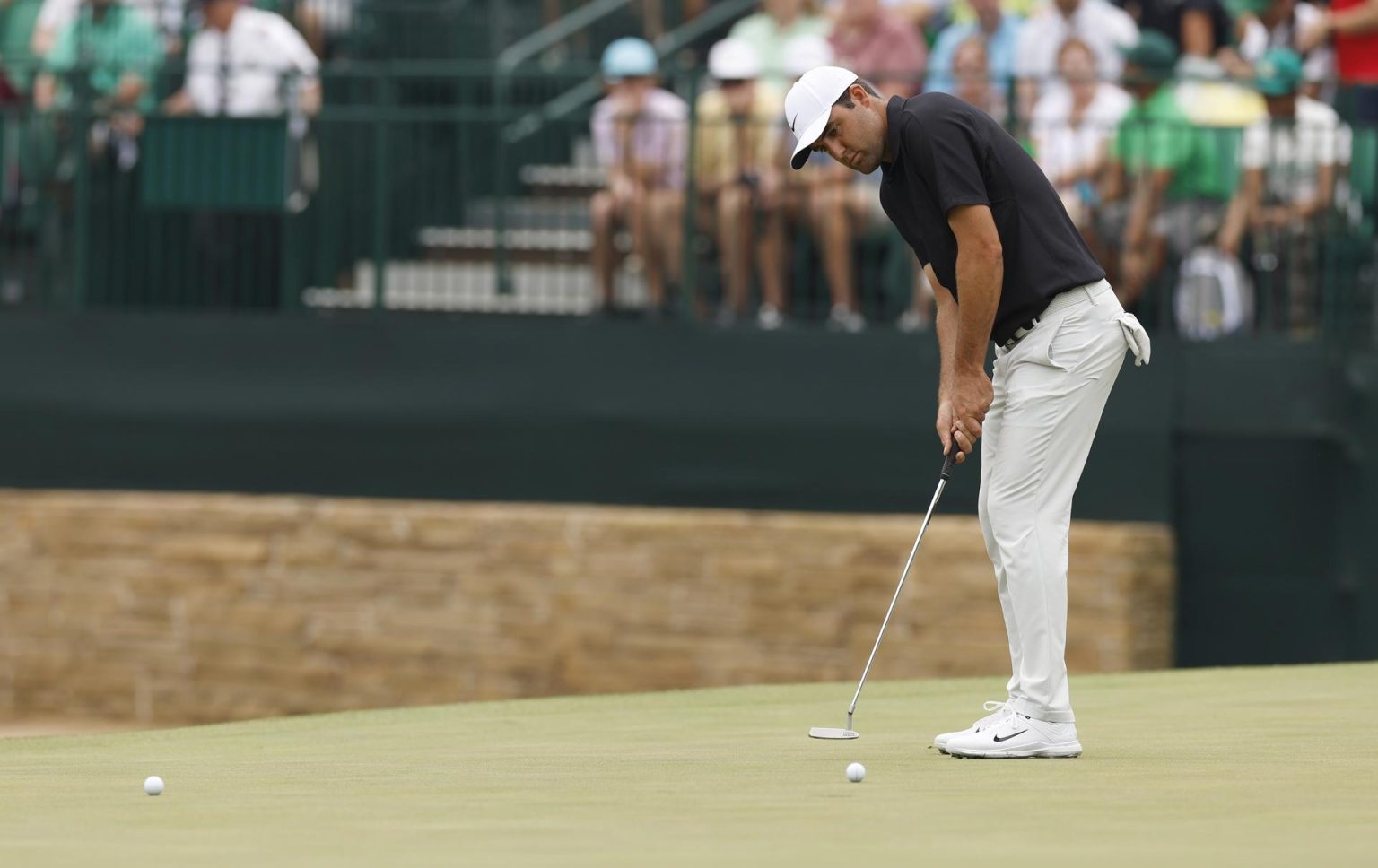 El golfista estadounidense Scottie Scheffler fue registrado este martes, 4 de abril, durante la segunda jornada de práctica para afrontar el Master de Augusta, en el Augusta National Golf Club, en Augusta (Georgia, EE.UU.). EFE/John G. Mabanglo