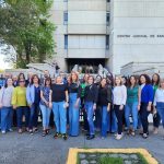 Fotografía cedida por el Departamento de Justicia de Puerto Rico donde aparecen los fiscales de los 13 distritos del Departamento de Justicia de la isla mientras posan este miércoles al llegar a trabajar en "mahones" (jeans) como parte del "Denim Day", campaña en repudio a la violencia sexual, en una demostración de respaldo a las víctimas de abuso sexual. EFE/Departamento de Justicia Puerto Rico /SOLO USO EDITORIAL/NO VENTAS/SOLO DISPONIBLE PARA ILUSTRAR LA NOTICIA QUE ACOMPAÑA/CRÉDITO OBLIGATORIO