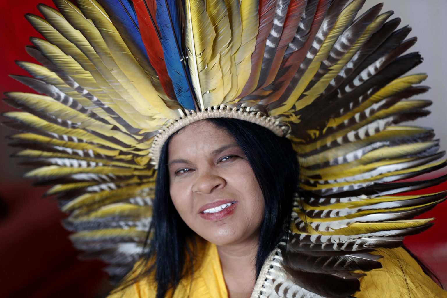 Fotografía de archivo de la líder indígena Sonia Guajajara posa durante una entrevista con Efe el 10 de agosto de 2022, en Sao Paulo (Brasil). EFE/ Sebastiao Moreira