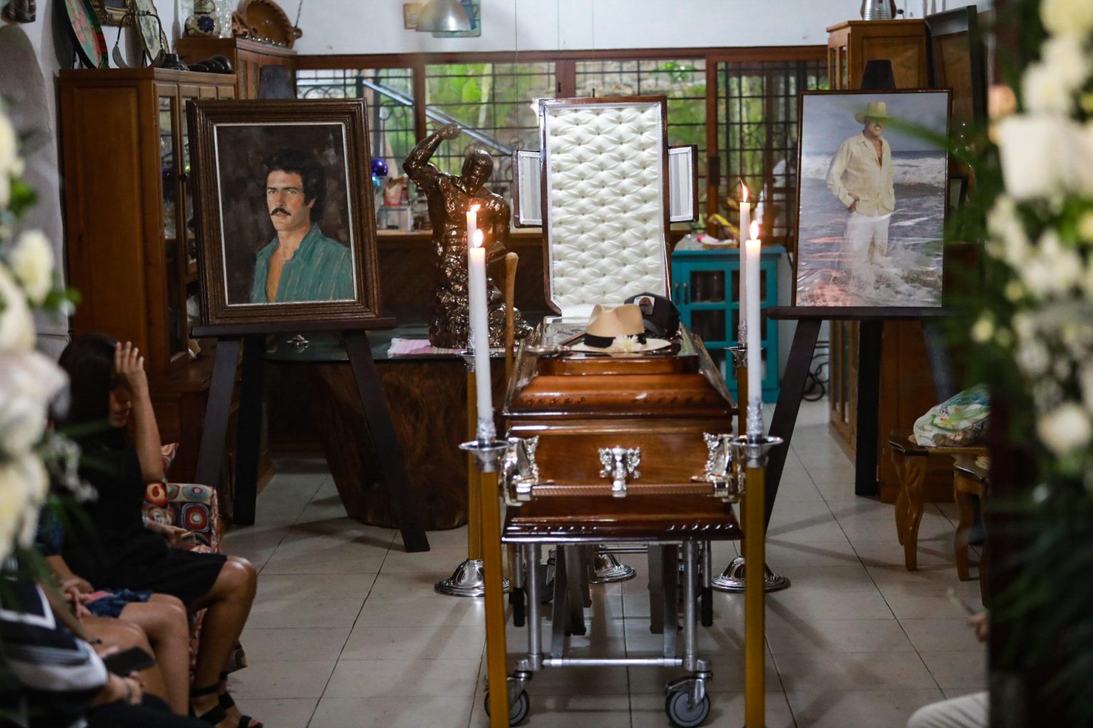 El cuerpo del actor Andrés García es velado hoy en su casa al poniente del puerto del puerto de Acapulco, en el estado de Guerrero (México). EFE/David Guzmán.