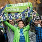 Fotografía de archivo en la que se registró a aficionados del Seattle Sounders FC, en el estadio CenturyLink Field, en Seattle (Washington, EE.UU.). EFE/Stephen Brashear