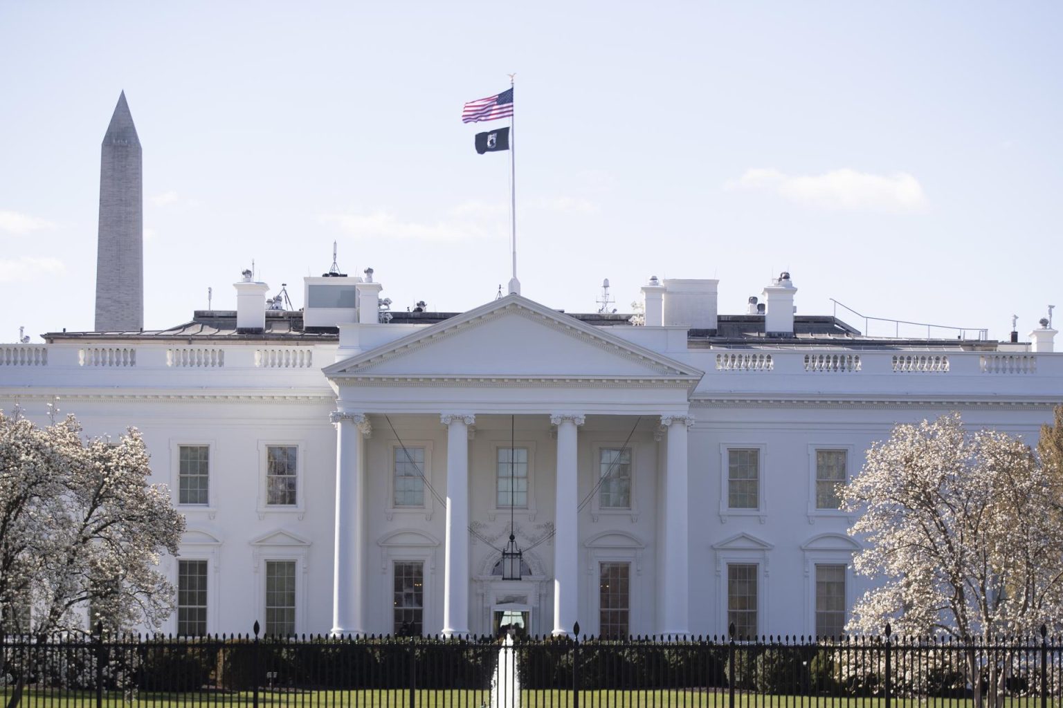 Fotografía de archivo en donde se observa la Casa Blanca en Washington, DC, EE. UU. EFE/EPA/MICHAEL REYNOLDS