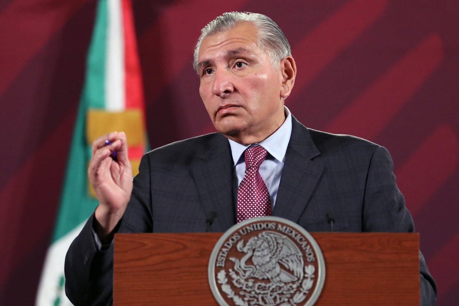 El secretario de Gobernación, Adán Augusto López, habla durante una conferencia de prensa matutina hoy, en el Palacio Nacional en Ciudad de México (México). EFE/Sáshenka Gutiérrez