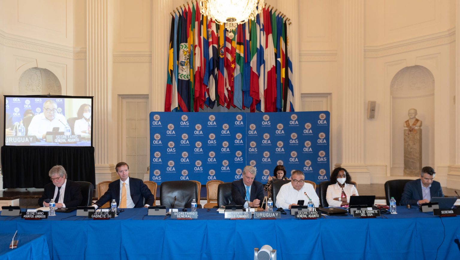 Fotografía cedida hoy por la Organización de los Estados Americanos (OEA) donde aparece su secretario general adjunto, Nestor Mendez (c-d), y el presidente de turno del Consejo Permanente, el embajador uruguayo Washington Abdala (c-i), mientras presiden una sesión extraordinaria del Consejo Permanente en Washington.EFE/OEA /Juan Manuel Herrera /SOLO USO EDITORIAL/NO VENTAS /SOLO DISPONIBLE PARA ILUSTRAR LA NOTICIA QUE ACOMPAÑA/CRÉDITO OBLIGATORIO