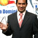 Fotografía de archivo fechada el 5 de diciembre de 2005 del exfutbolista guatemalteco Carlitos "El Pescadito" Ruiz durante la tercera entrega de los Premios Fox en Miami, Florida. EFE/Zayra Morales