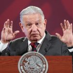 El presidente de México, Andrés Manuel López Obrador, habla hoy durante una rueda de prensa en el Palacio Nacional, en Ciudad de México (México). EFE/Isaac Esquivel