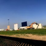 Fotografía de archivo donde se observa maquinaria que derrumba uno de los ocho prototipos del muro fronterizo entre México y Estados Unidos en Tijuana (México). EFE/ Alexandra Mendoza