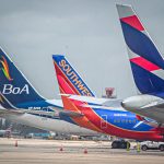 Fotografía de archivo del 16 de junio de 2021 que muestras unos aviones de varias compañías aéreas, en el aeropuerto Internacional de Miami, Florida (EE.UU.). EFE/Giorgio Viera