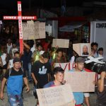 Migrantes protestan por la muerte de uno de sus compañeros, hoy en el municipio de Huixtla, en Chiapas (México). EFE/Juan Manuel Blanco