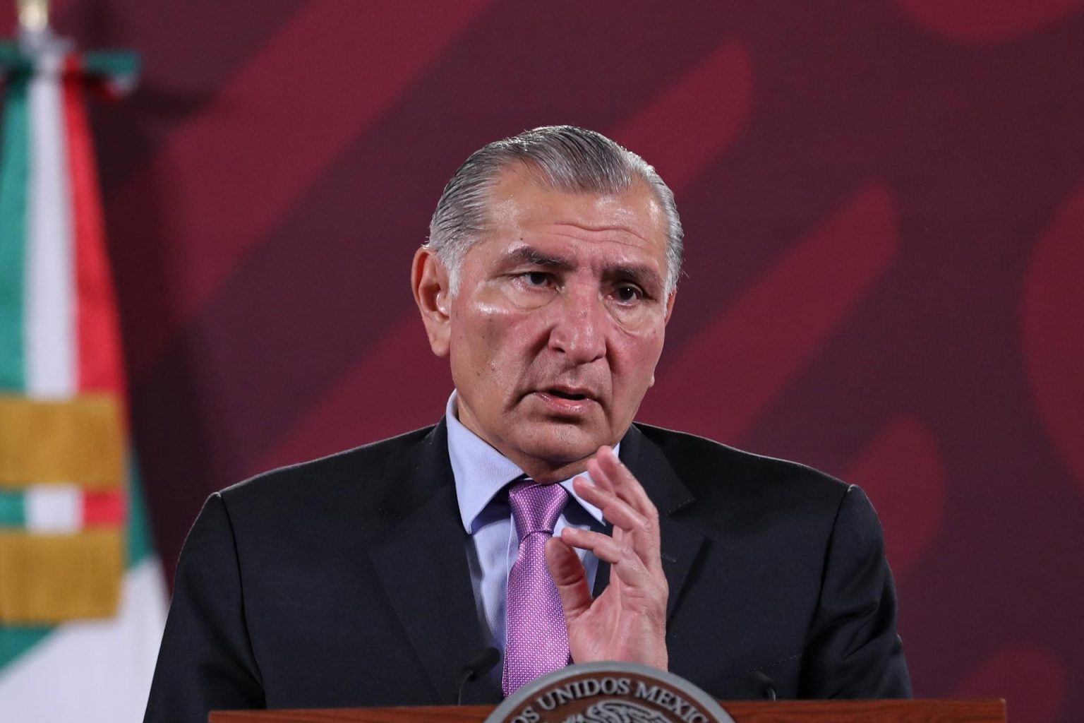 El secretario de Gobernación Adán Augusto, habla hoy durante una rueda de prensa en Palacio Nacional de la Ciudad de México (México). EFE/Sáshenka Gutiérrez