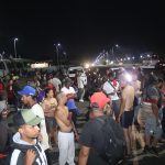 Migrantes protestan en la madrugada tras la suspensión de permisos para transitar por el país, hoy, en el Centro de Atención Provisional del Instituto Nacional de Migración (INM), en Tapachula (México). EFE/ Juan Manuel Blanco