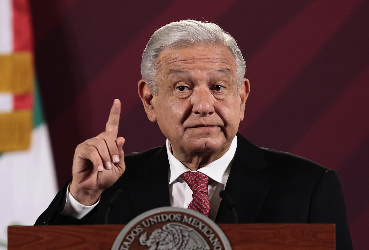 El presidente de México, Andrés Manuel López Obrador, habla durante una rueda de prensa hoy, en el Palacio Nacional, en la Ciudad de México (México). EFE/José Méndez