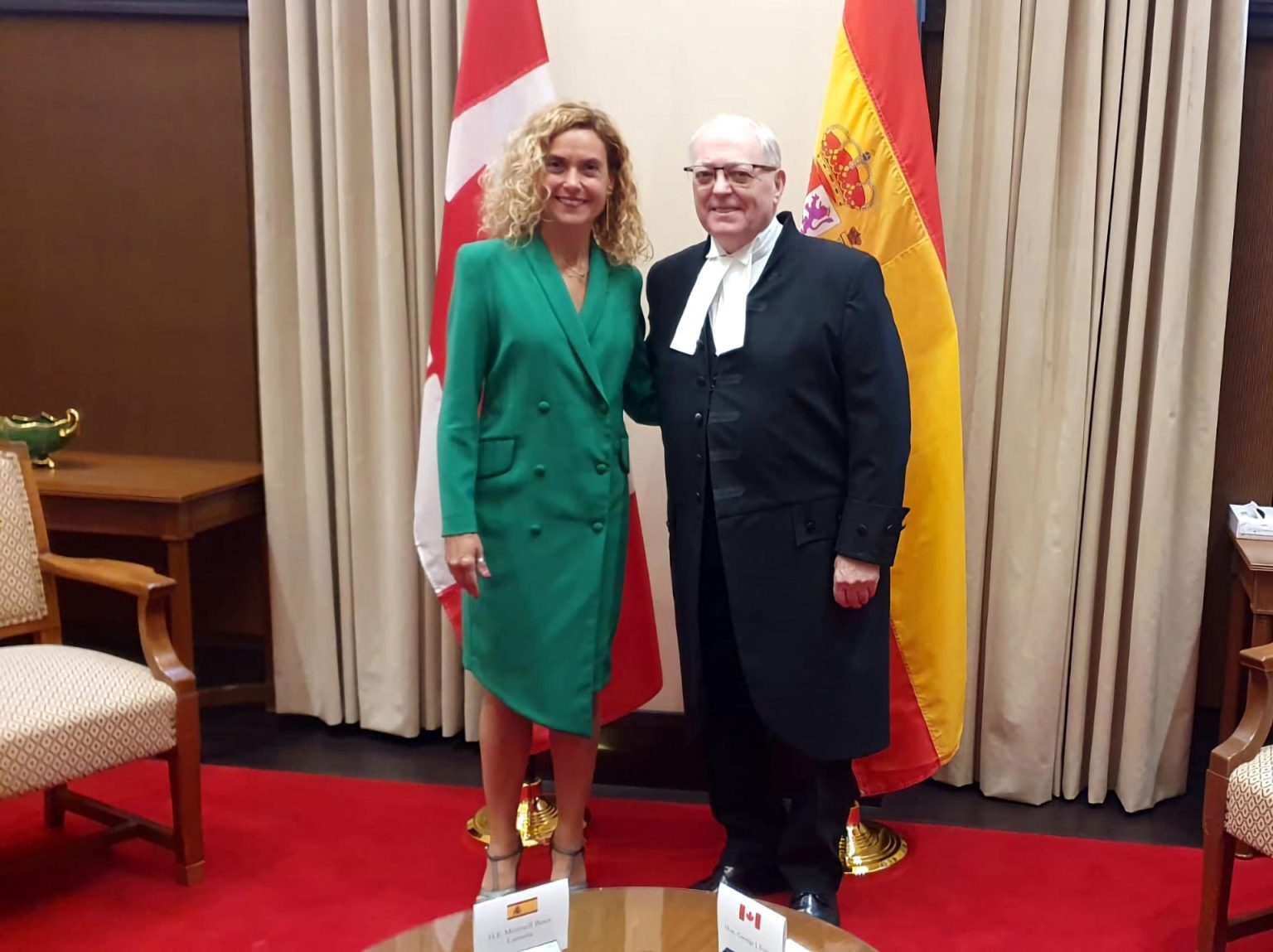 Fotografía cedida por el Congreso de los Diputados de España donde aparece su presidenta, Meritxell Batet, junto con el presidente del Senado canadiense, George Furey, mientras posan hoy durante una reunión en Ottawa, Canadá. EFE/Congreso Diputados España  /SOLO USO EDITORIAL/NO VENTAS/SOLO DISPONIBLE PARA ILUSTRAR LA NOTICIA QUE ACOMPAÑA/CRÉDITO OBLIGATORIO