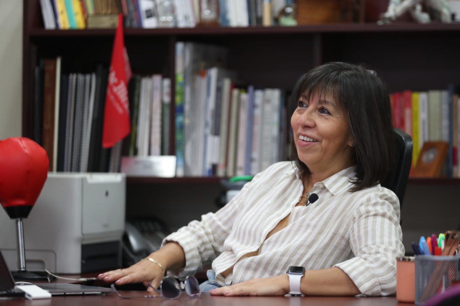 La directora de la Organización Editorial Mexicana (OEM), Martha Ramos, posa durante una entrevista con EFE, el 28 de abril de 2023, en Ciudad de México (México). EFE/Sáshenka Gutiérrez