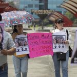 Familiares y colectivos feministas protestan hoy, por la principales calles en la ciudad de Monterrey, en el estado de Nuevo León (México). EFE/Antonio Ojeda.