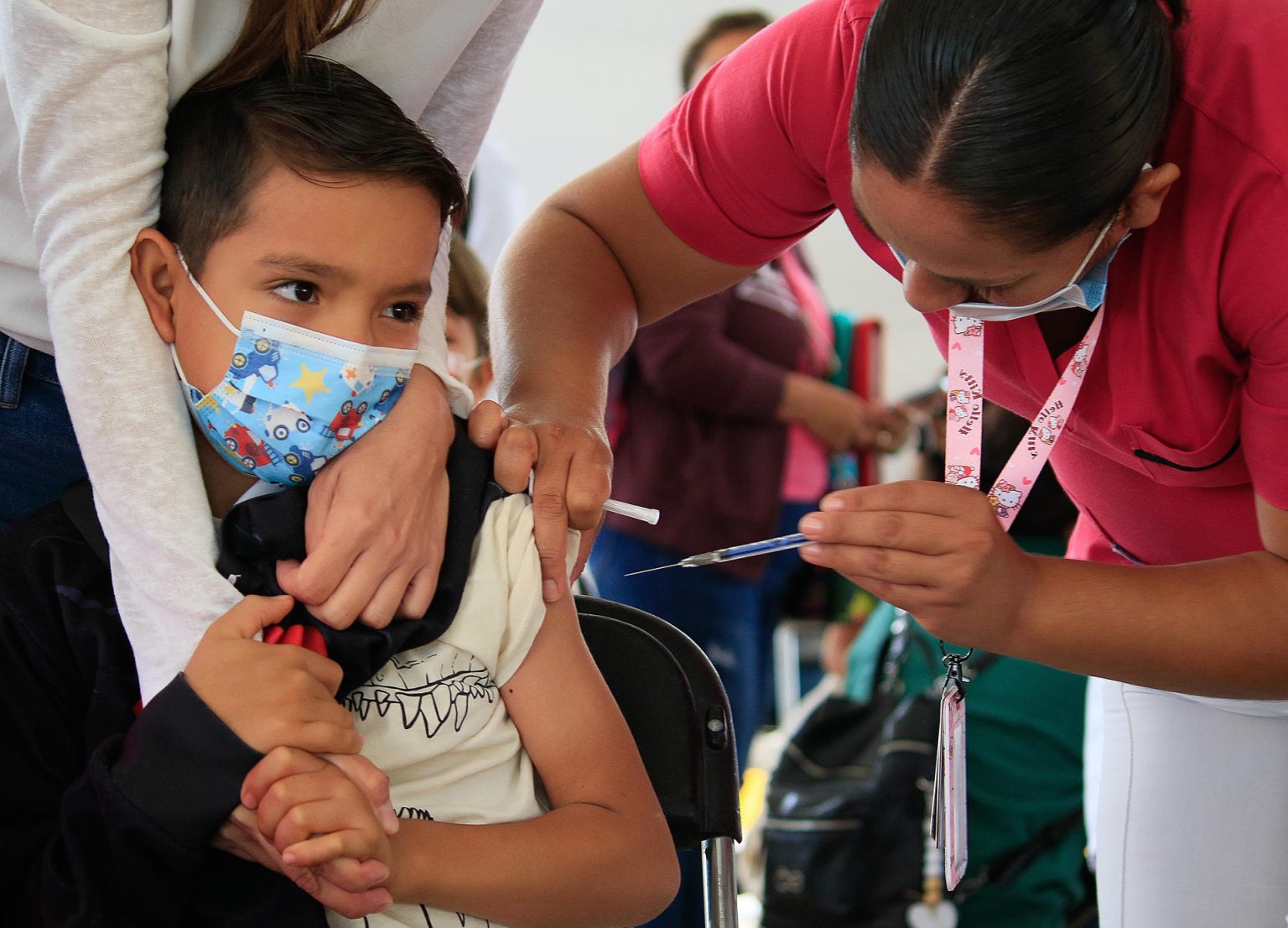 Fotografía de archivo que muestra a un niño que recibe la vacuna contra la tuberculosis. EFE/Luis Ramírez