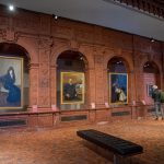 Una persona observa unas obras del pintor Joaquín Sorolla expuestas en la muestra "Sorolla Vision of Spain" en el Hispanic Society Musuem and Library, hoy en Nueva York (EE. UU). EFE/Ángel Colmenares