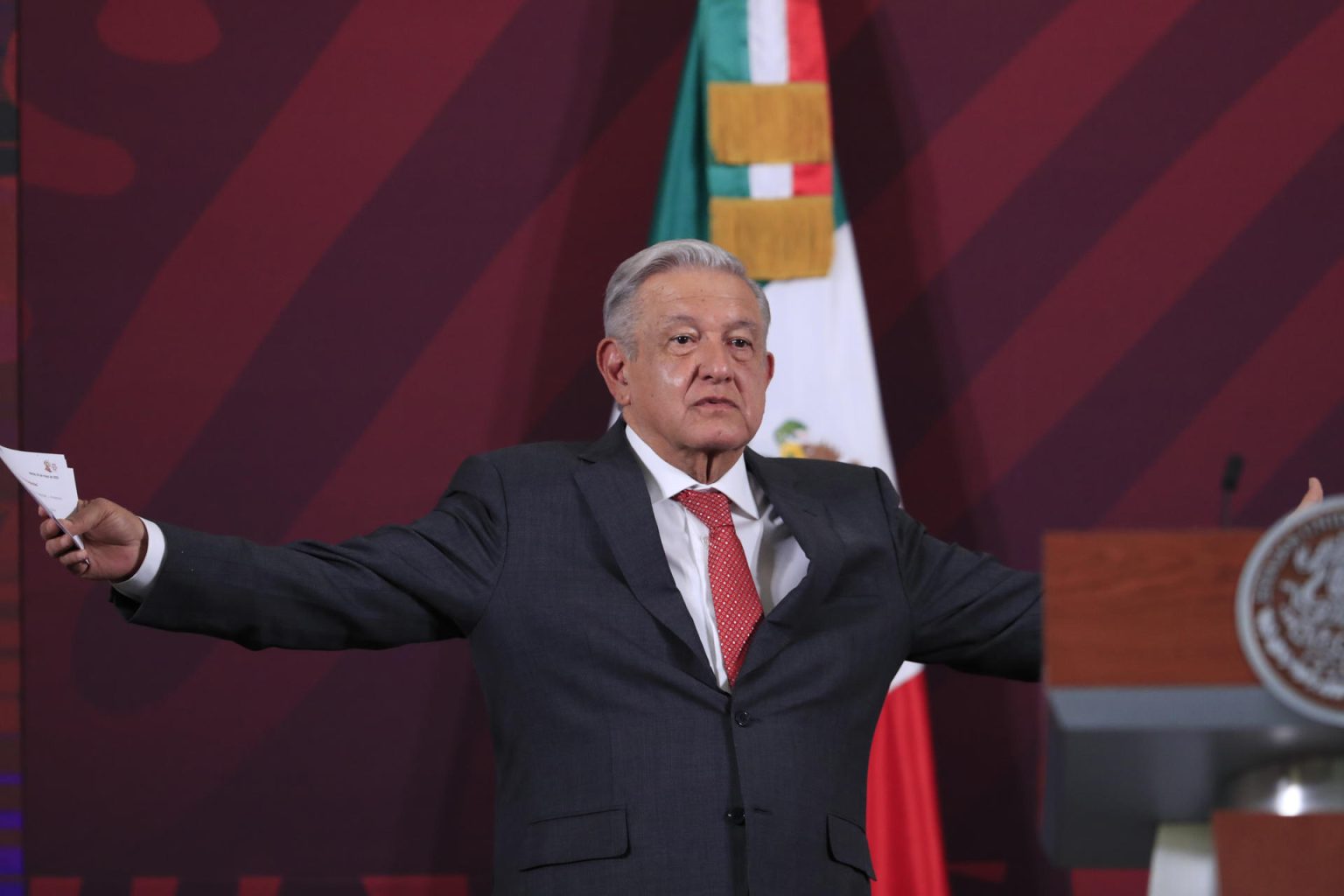 El presidente de México, Andrés Manuel López Obrador, durante su conferencia matutina hoy, en Palacio Nacional en la Ciudad de México (México). EFE/ Mario Guzmán