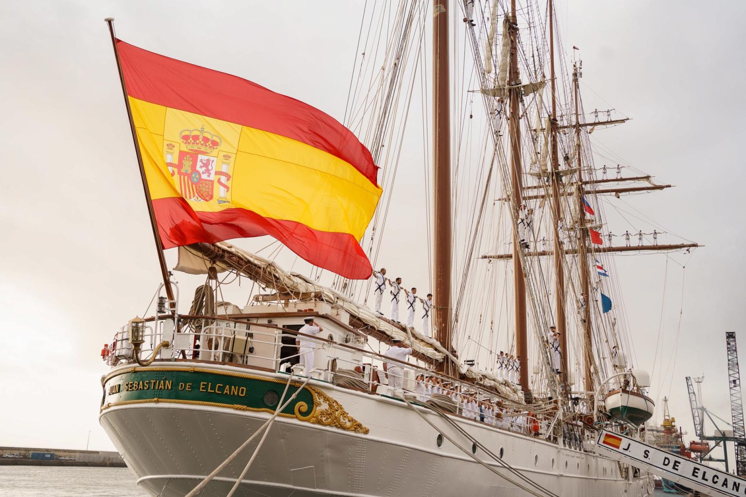 Fotografía de archivo del buque-escuela Juan Sebastián Elcano. EFE/Ramón de la Rocha