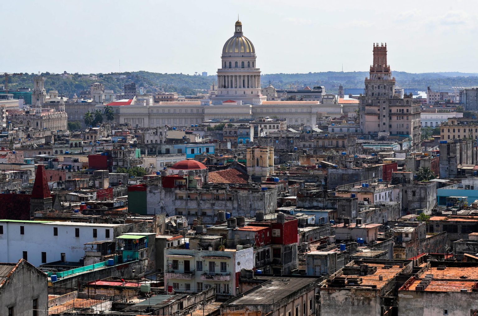 Fotografía de archivo del municipio Centro Habana y el Capitolio en La Habana (Cuba). EFE/ Yander Zamora