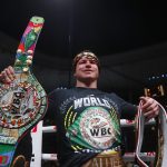 El boxeador mexicano Saúl "Canelo" Álvarez fue registrado este sábado, 6 de mayo, al celebrar la defensa de sus títulos mundiales de peso Supermediano del CMB, AMB, OMB y FIB, tras derrotar al inglés John Ryder, al final de un combate en el estadio Akron, en Guadalajara (México). EFE/Francisco Guasco