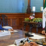 Fotografía cedida hoy, cortesía de la presidencia de México, del mandatario mexicano, Andrés Manuel López Obrador (d) y la asesora de la Casa Blanca para Seguridad Nacional, Elizabeth Sherwood-Randall (i) durante una reunión de trabajo en el Palacio Nacional de la Ciudad de México (México).EFE/Presidencia de México/SOLO USO EDITORIAL/SOLO DISPONIBLE PARA ILUSTRAR LA NOTICIA QUE ACOMPAÑA (CRÉDITO OBLIGATORIO)