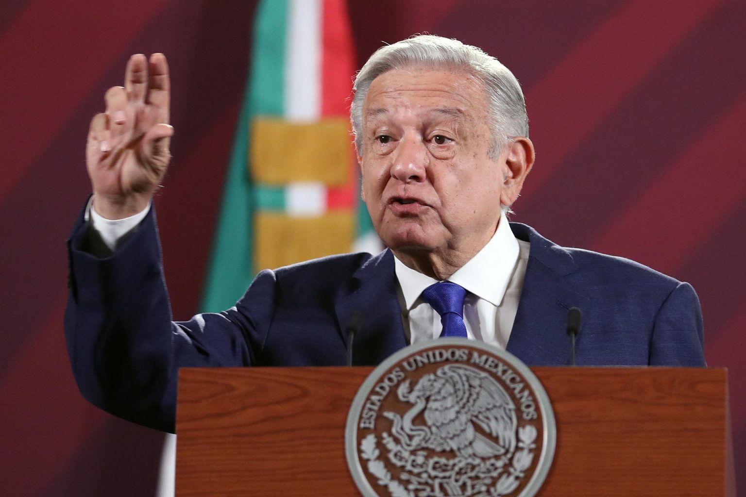 El presidente de México, Andrés Manuel López Obrador, habla durante una rueda de prensa hoy, en el Palacio Nacional, en la Ciudad de México (México). EFE/Sáshenka Gutiérrez