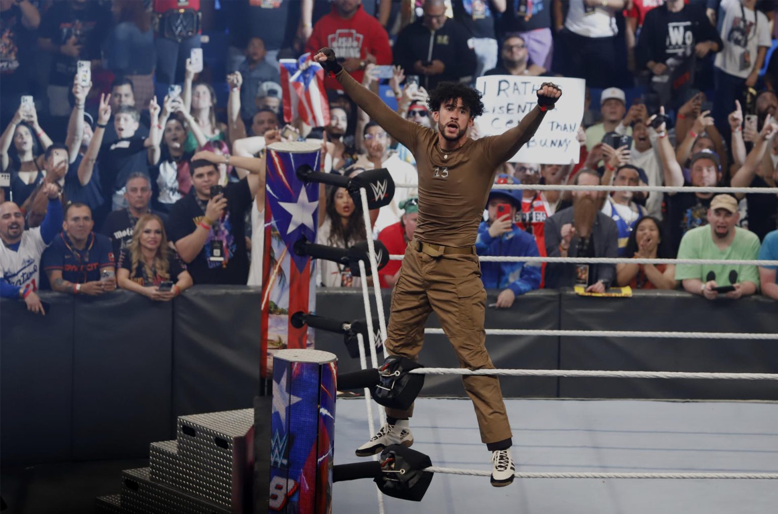 El cantante Bad Bunny se presenta en una pelea de la WWE Backlash 2023 contra su compatriota Damian Priest, en el Coliseo Jose Míguela agrelot, en San Juan (Puerto Rico). EFE/ Thais Llorca