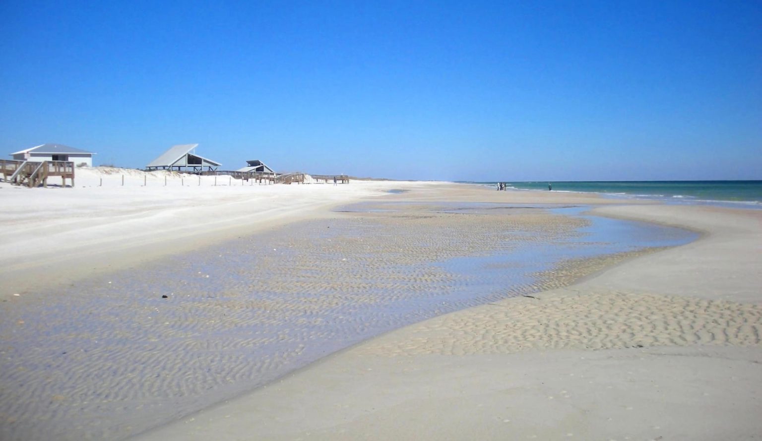 Fotografía divulgada por Dr. Beach donde se aprecia una vista de la playa del parque estatal de la isla St. George, en la costa floridana del Golfo de México (EEUU). La playa de St. George Island es la número uno en la lista de mejores playas de EE.UU. en 2023 realizada por Stephen Leatherman, conocido como "Dr. Beach" y autor de estas clasificaciones anuales desde hace más de 30 años. EFE/Dr. Beach /SOLO USO EDITORIAL/NO VENTAS/SOLO DISPONIBLE PARA ILUSTRAR LA NOTICIA QUE ACOMPAÑA/CRÉDITO OBLIGATORIO