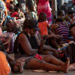 Fotografía de archivo de un grupo de migrantes haitianos que acampan en albergues de la ciudad de Monterrey (México). EFE/ Miguel Sierra