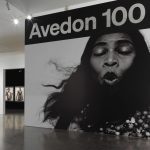 Fotografía cedida por la Galería Gagosian donde se muestran unas obras del fotógrafo Richard Avedon, durante la exposición "Avedon 100" el 9 de mayo de 2023, en la sede de la galería en Nueva York (EE.UU.). EFE/ Amanda Pina/Gagosian Gallery SÓLO USO EDITORIAL/SÓLO DISPONIBLE PARA ILUSTRAR LA NOTICIA QUE ACOMPAÑA (CRÉDITO OBLIGATORIO)