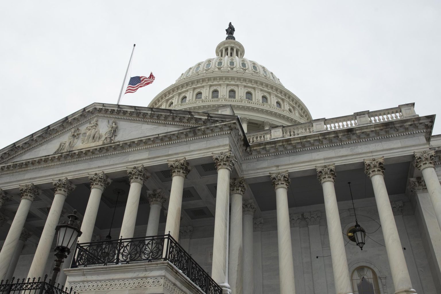 Fotografía de archivo del Capitolio de EEUU. EFE/EPA/MICHAEL REYNOLDS