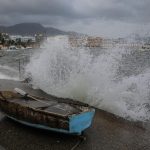 Fotografía de archivo donde se observa fuerte oleaje acompañado de vientos en el malecón del balneario de Acapulco, en el estado de Guerrero (México). EFE/David Guzmán