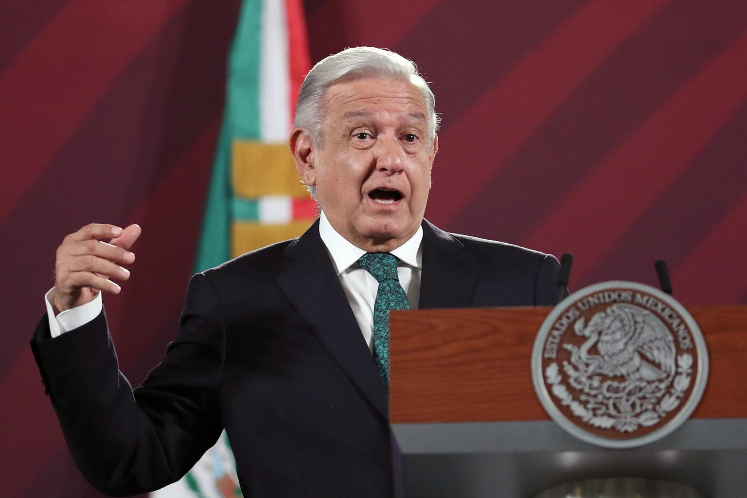 El presidente de México, Andrés Manuel López Obrador, habla durante una rueda de prensa hoy, en el Palacio Nacional, en Ciudad de México. (México). EFE/Sáshenka Gutiérrez