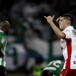 Fotografía de archivo en la que se registró al delantero argentino Cristian Espinoza, al actuar para el club argentino Huracán y actual goleador de los San Jose Earthquakes de la MLS. Espinoza anotó los dos goles con los que su equipo se impuso 2-1 a Los Angeles FC (LAFC). EFE/Luis Noriega