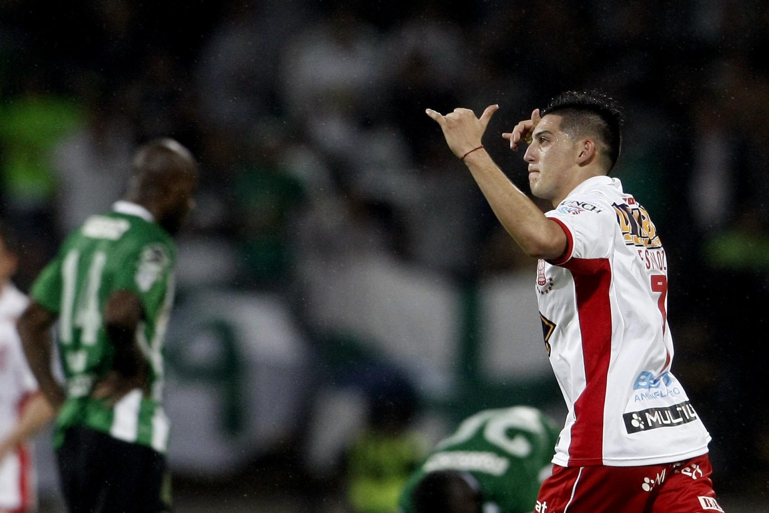 Fotografía de archivo en la que se registró al delantero argentino Cristian Espinoza, al actuar para el club argentino Huracán y actual goleador de los San Jose Earthquakes de la MLS. Espinoza anotó los dos goles con los que su equipo se impuso 2-1 a Los Angeles FC (LAFC). EFE/Luis Noriega