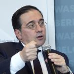 El ministro de Asuntos Exteriores de España, José Manuel Albares, habla durante una charla hoy, en el centro de pensamiento German Marshall Fund, en Washington (Estados Unidos). EFE/ Lenin Nolly