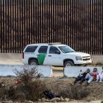 Policías estadounidenses realizan rondas de vigilancia en los limites de la ciudad de Tijuana, en Baja California (México). Fotografía de archivo. EFE/ Joebeth Terríquez