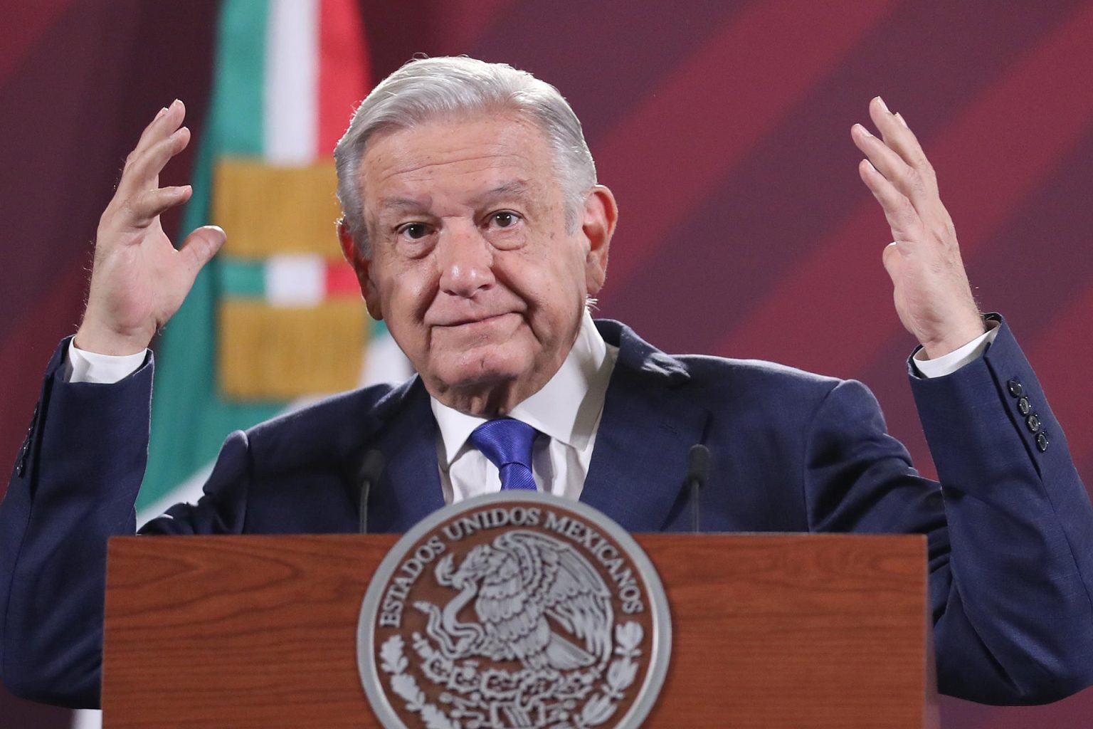 El presidente de México, Andrés Manuel López Obrador, habla durante su rueda de prensa diaria desde el Palacio Nacional, hoy, en la Ciudad de México (México). EFE/ Sáshenka Gutiérrez