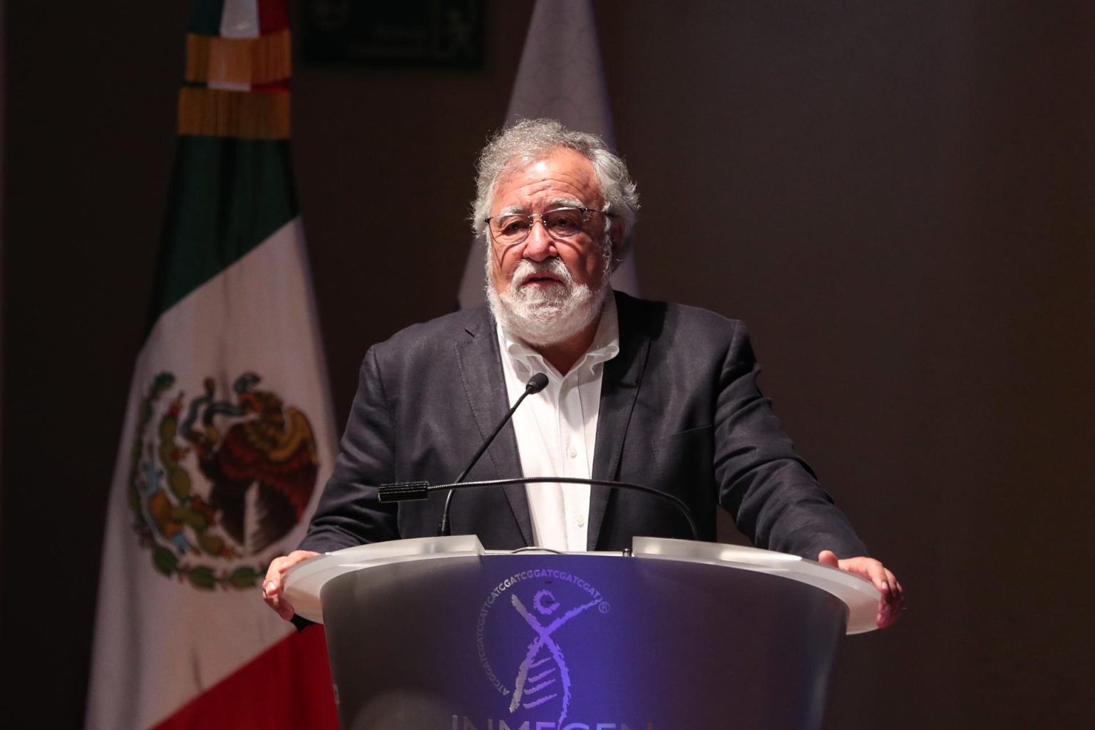 El subsecretario de Derechos Humanos de la Secretaría de Gobernación (SG), Alejandro Encinas, habla durante el aniversario del Instituto de Medicina Genómica en Ciudad de México (México). Imagen de archivo. EFE/ Sáshenka Gutiérrez