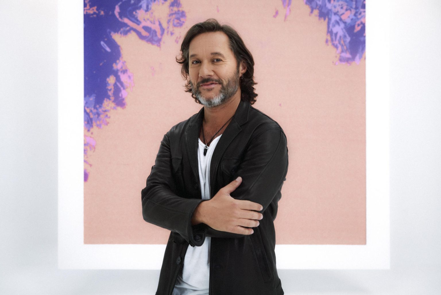 Fotografía cedida por Sony Music Latin donde aparece el cantautor argentino Diego Torres quien publicó este jueves el sencillo "Parece Mentira", una balada que apunta a convertirse en un "nuevo himno para el fin del amor", como señaló la discográfica. EFE/Sony Music Latin /SOLO USO EDITORIAL/NO VENTAS/SOLO DISPONIBLE PARA ILUSTRAR LA NOTICIA QUE ACOMPAÑA/CRÉDITO OBLIGATORIO