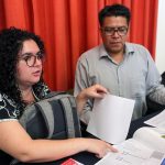 La coordinadora nacional en México de Derechos de los Pueblos Indígenas Internacional, Citlalli Hernández (i) y el secretario ejecutivo de la Red Nacional de Organismos Civiles de Derechos Humanos "Todos los Derechos para Todas y Todos" (Red TDT), Víctor Hugo López, participan durante una conferencia de prensa hoy, en Ciudad de México (México). EFE/Isaac Esquivel